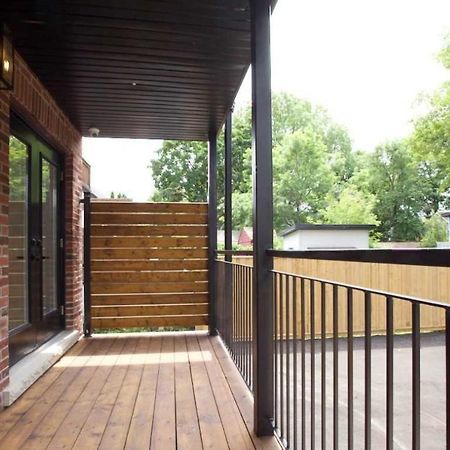 Modern Apartment Close To The Beach With Parking Торонто Екстериор снимка