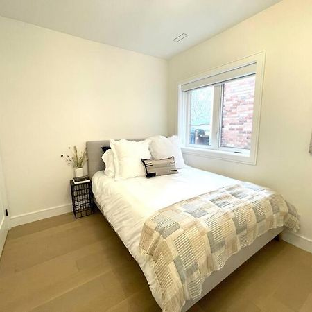 Modern Apartment Close To The Beach With Parking Торонто Екстериор снимка